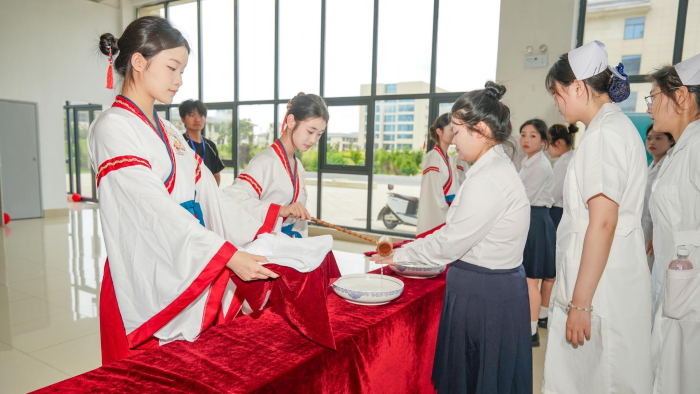 ᪻Ƴҽ·——ѧУ¡ؾ27ְѧ